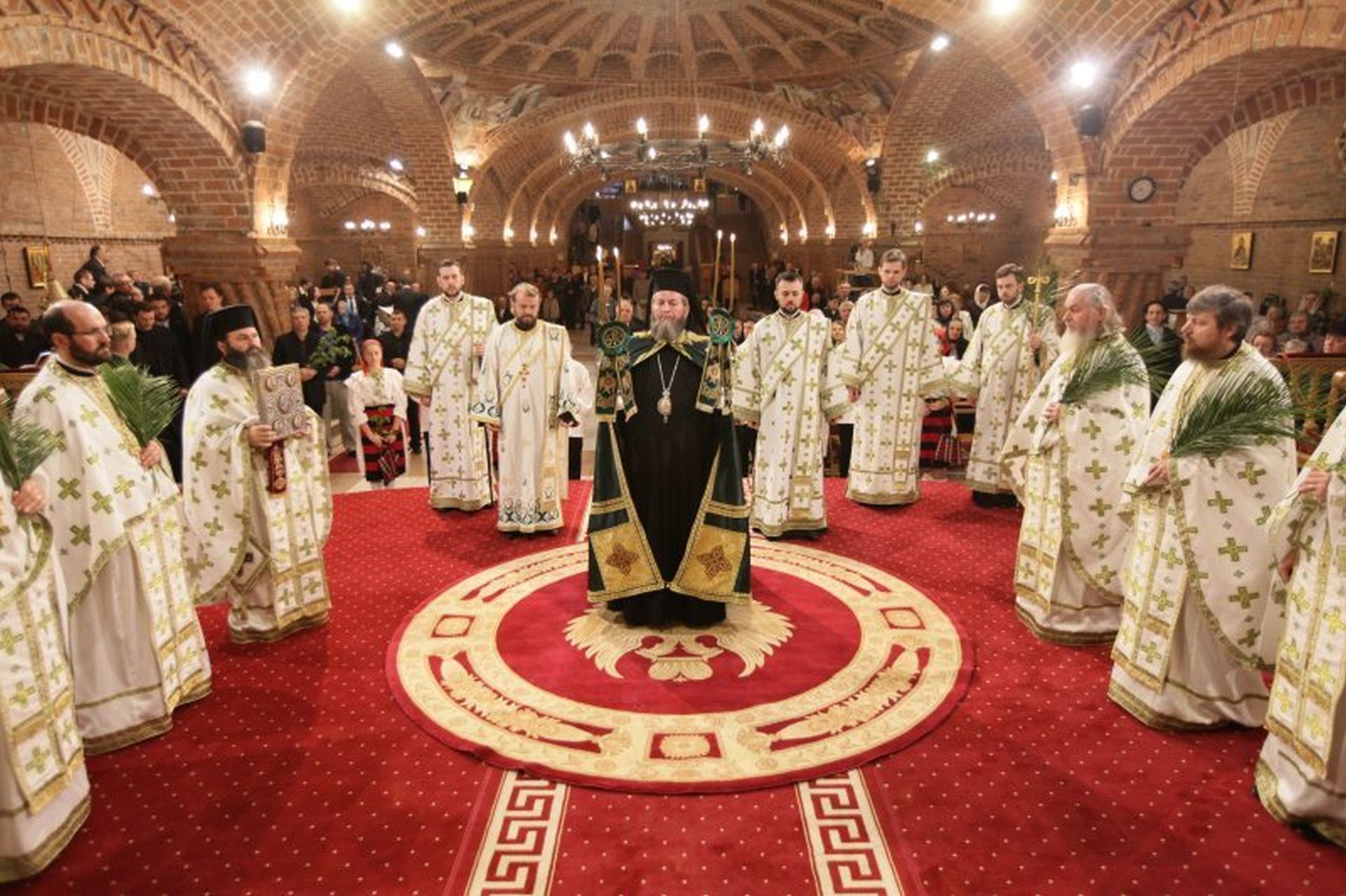 Liturghie arhierească în Baia Mare, de Duminica Floriilor