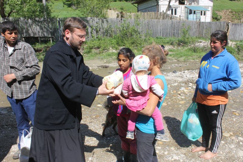 Proiectul „Bucuria de a dărui”, în Arhiepiscopia Argeşului şi Muscelului