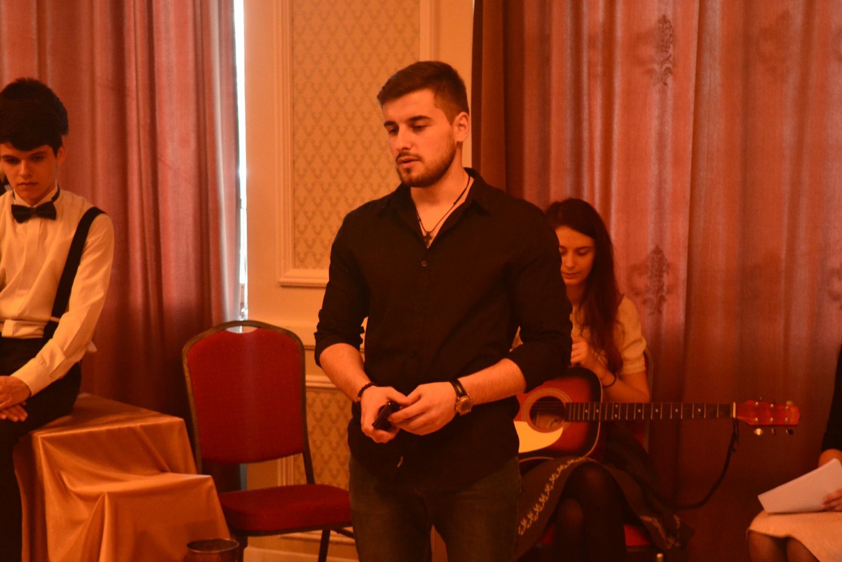 Seară de poezie „Ce bine că ești”, la Colegiul „Sfântul Nicolae”