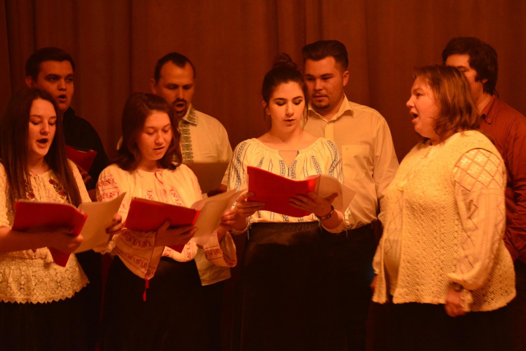 Seară de poezie „Ce bine că ești”, la Colegiul „Sfântul Nicolae”