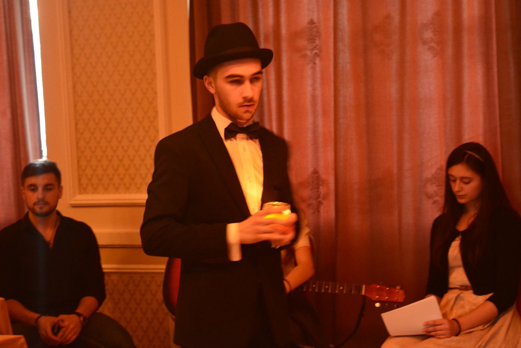 Seară de poezie „Ce bine că ești”, la Colegiul „Sfântul Nicolae”