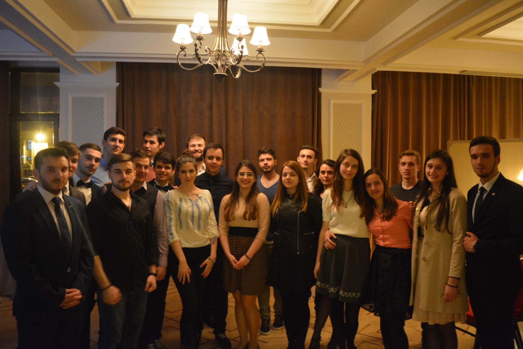 Seară de poezie „Ce bine că ești”, la Colegiul „Sfântul Nicolae”