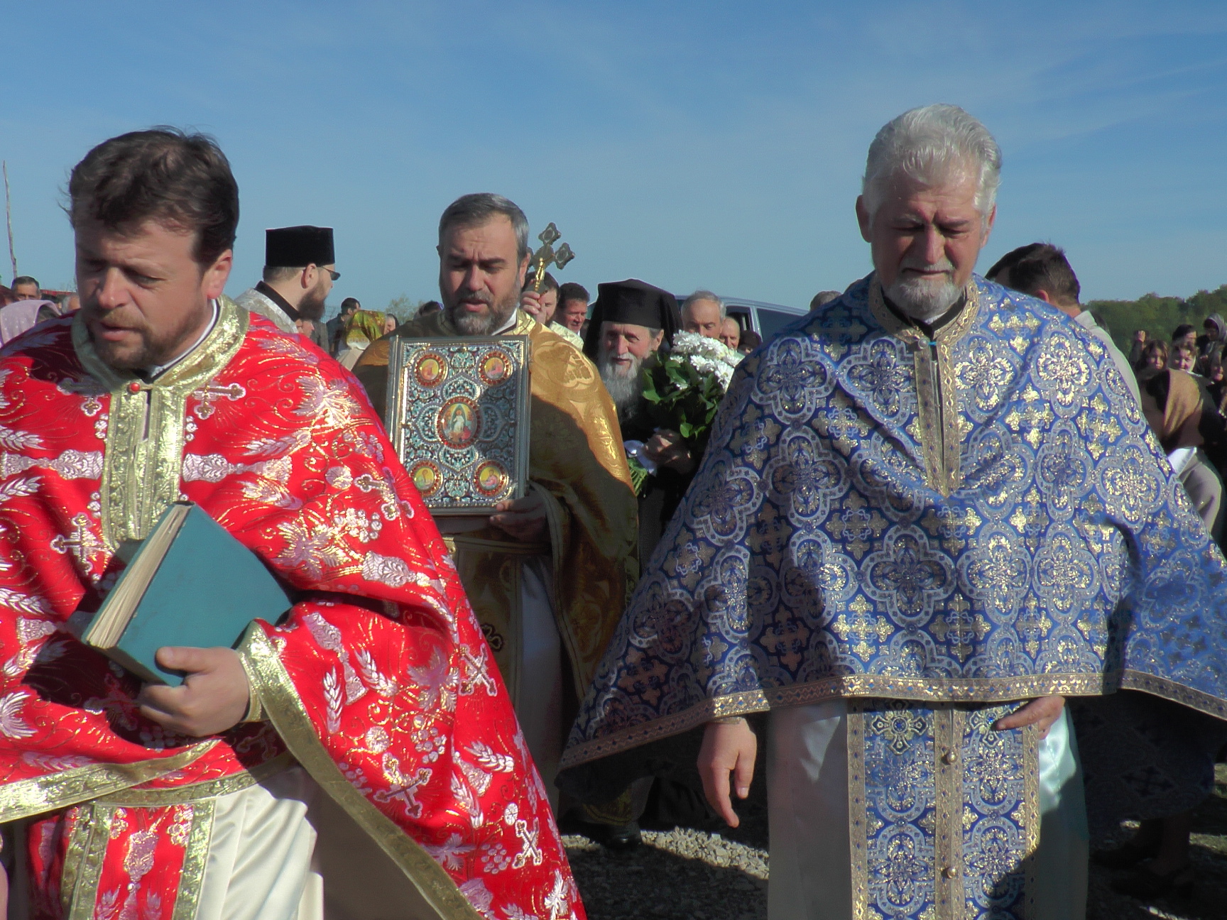 Sfințire de biserică în localitatea suceveană Bahna - Arini