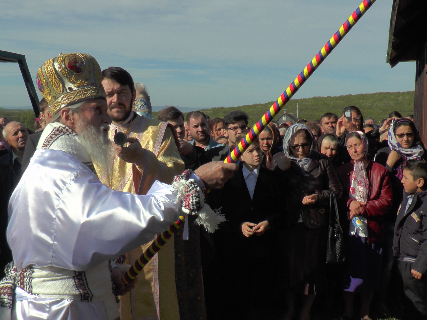 Sfințire de biserică în localitatea suceveană Bahna - Arini Sfințire de biserică în localitatea suceveană Bahna - Arini