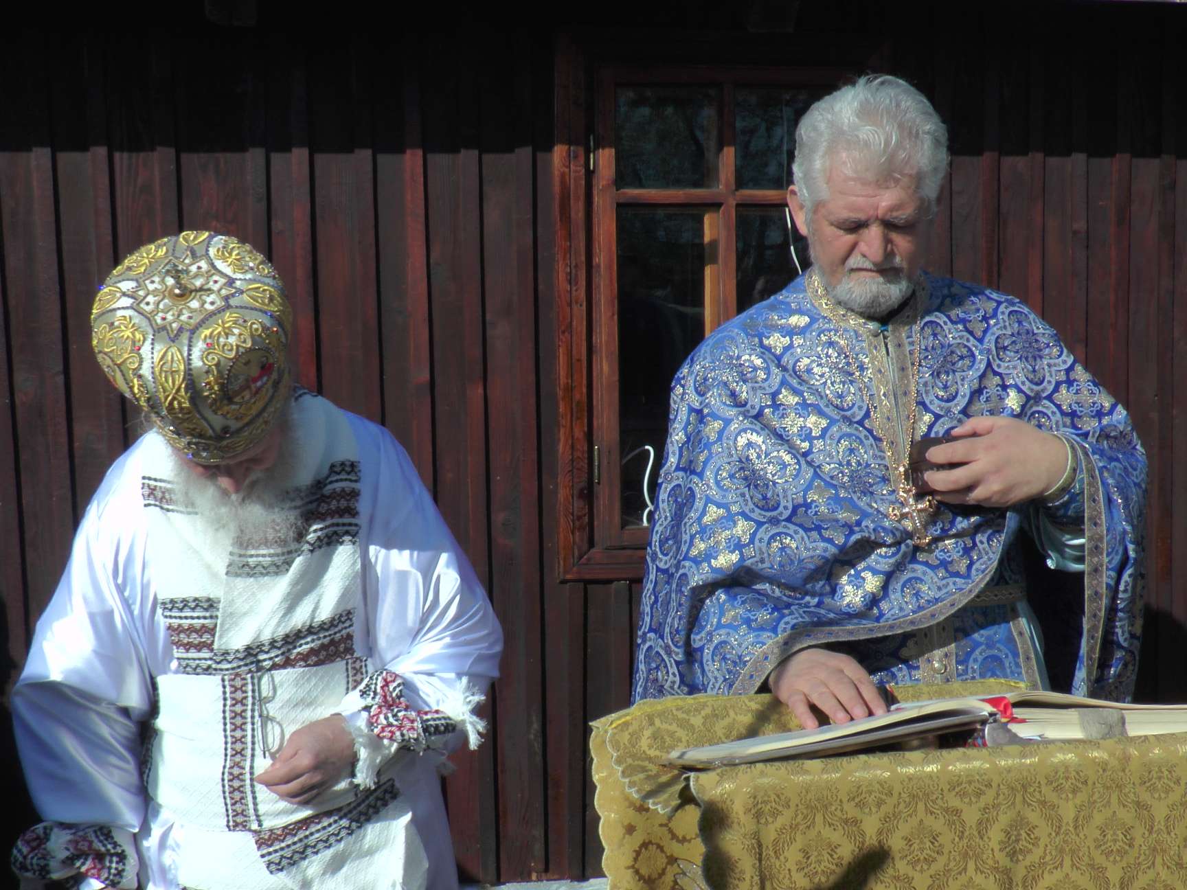 Sfințire de biserică în localitatea suceveană Bahna - Arini