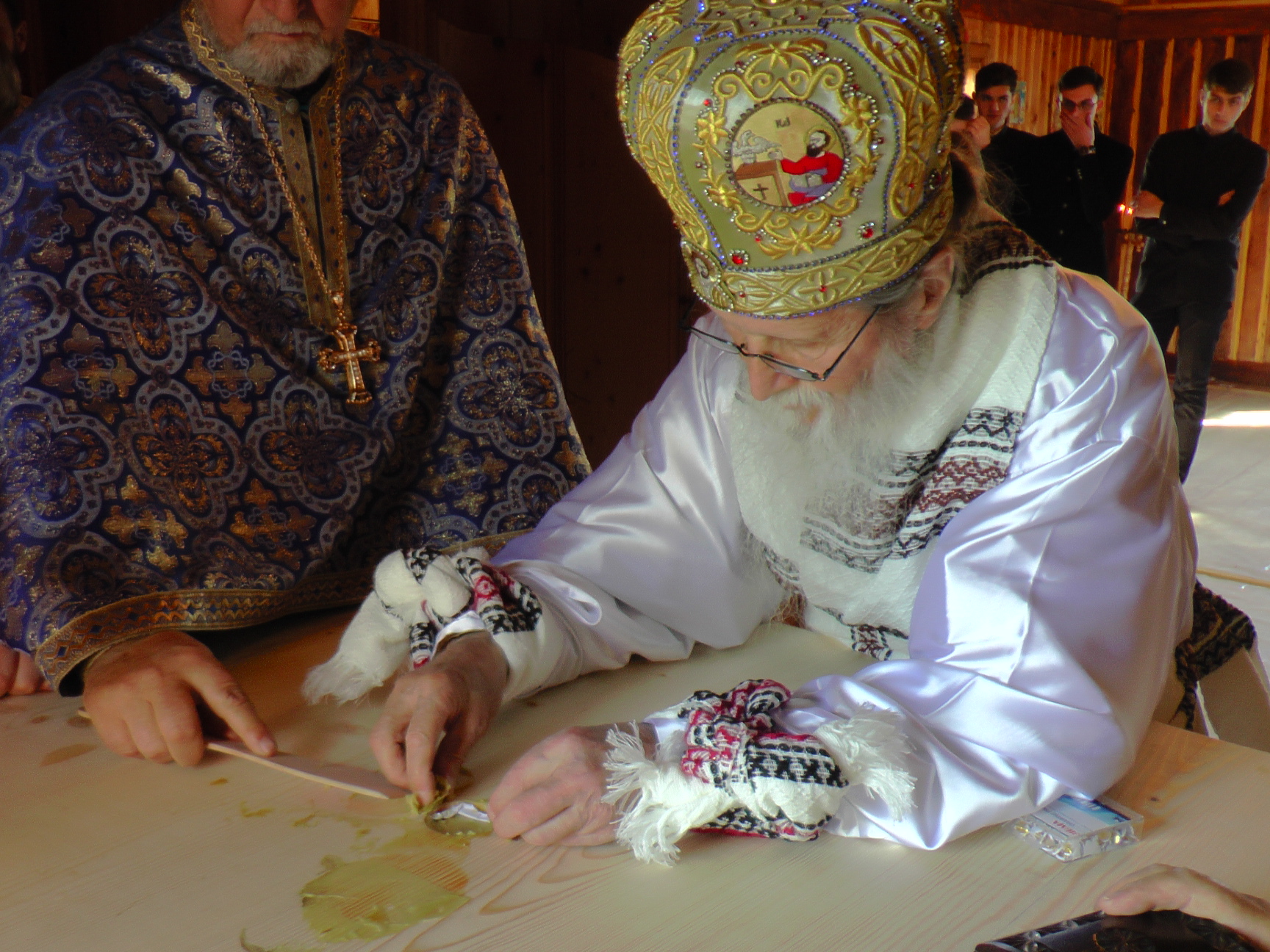 Sfințire de biserică în localitatea suceveană Bahna - Arini