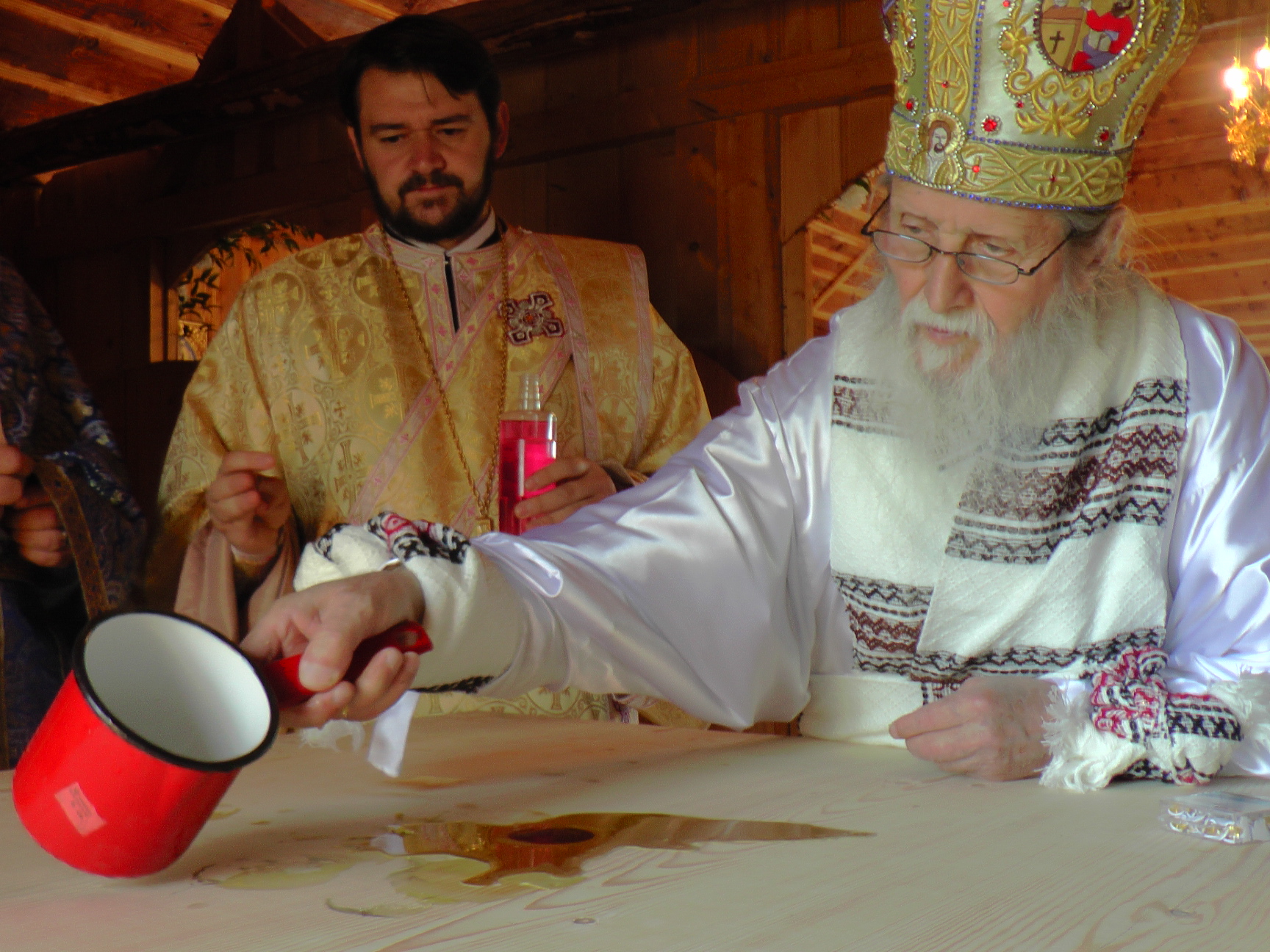 Sfințire de biserică în localitatea suceveană Bahna - Arini