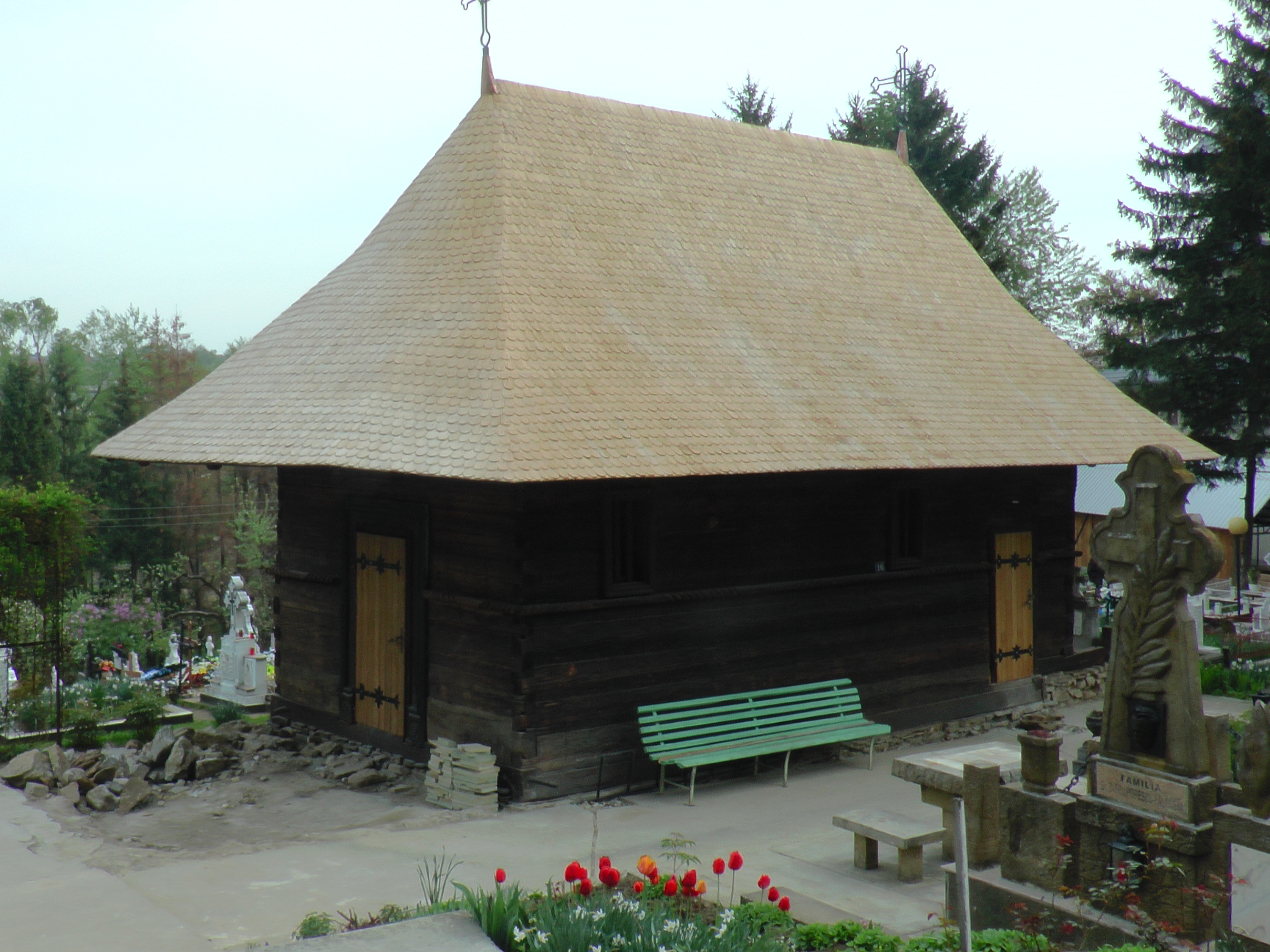 Floriile, sărbătorite la Mănăstirea Buciumeni prin Liturghie arhierească