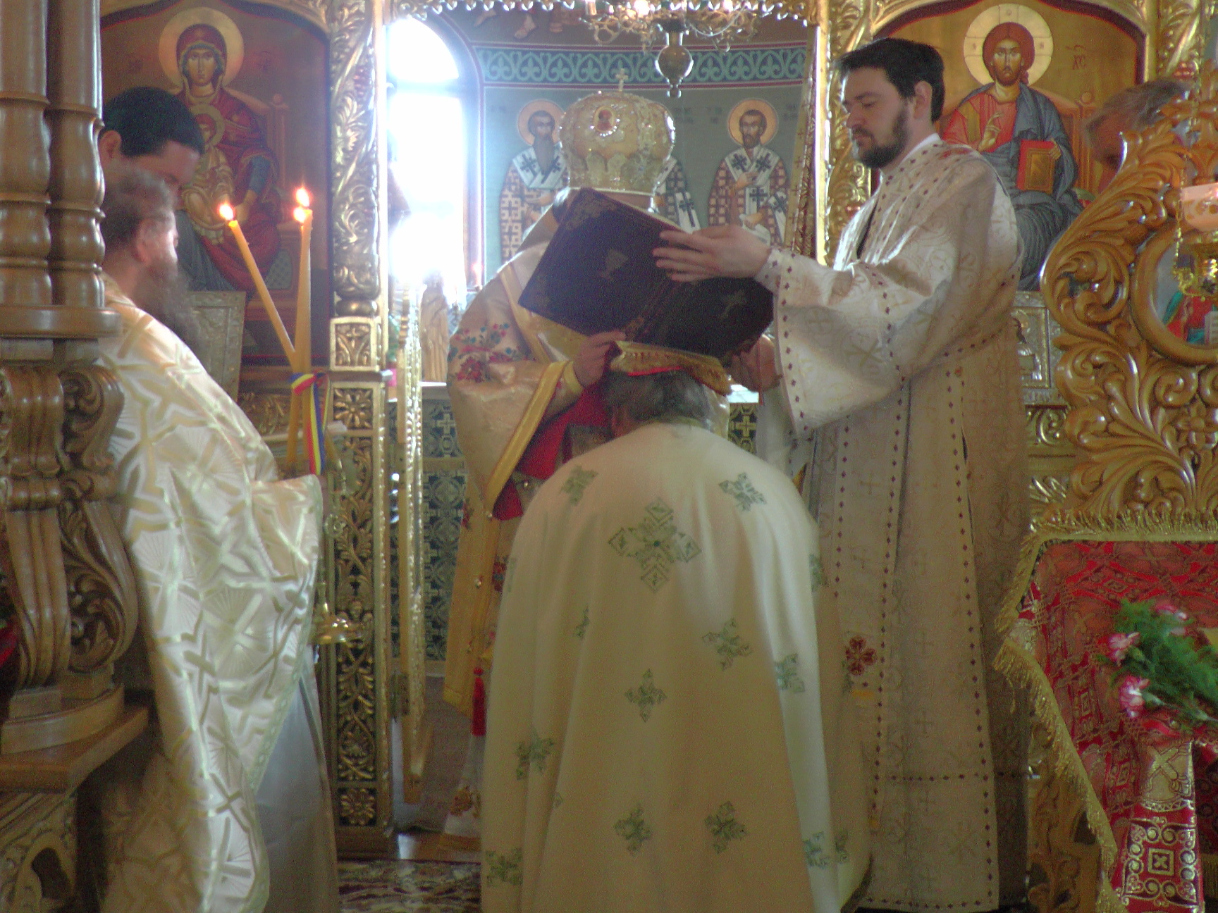 Floriile, sărbătorite la Mănăstirea Buciumeni prin Liturghie arhierească