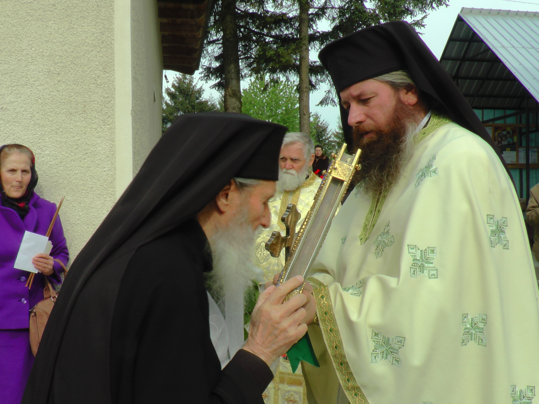Floriile, sărbătorite la Mănăstirea Buciumeni prin Liturghie arhierească