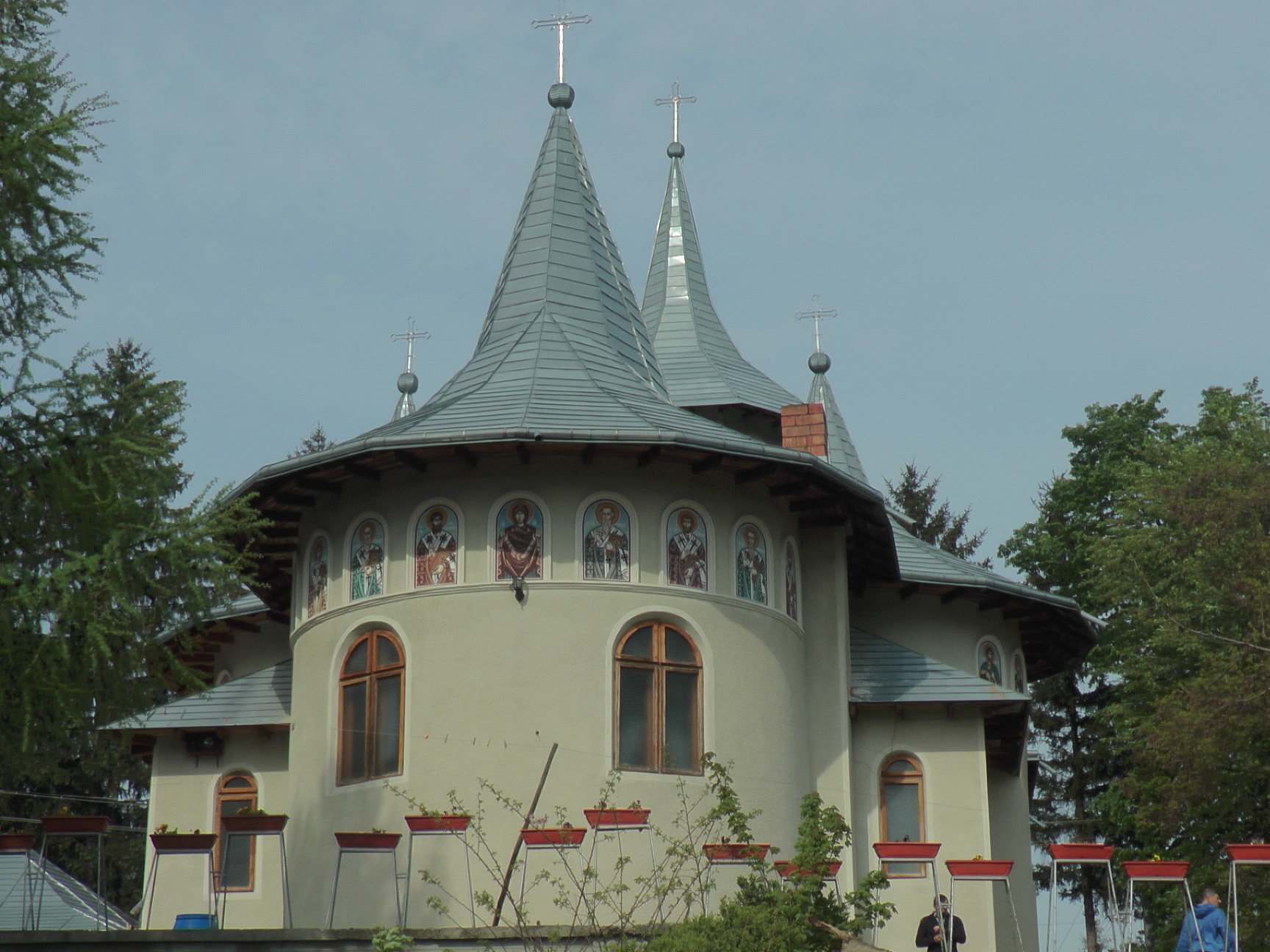 Floriile, sărbătorite la Mănăstirea Buciumeni prin Liturghie arhierească