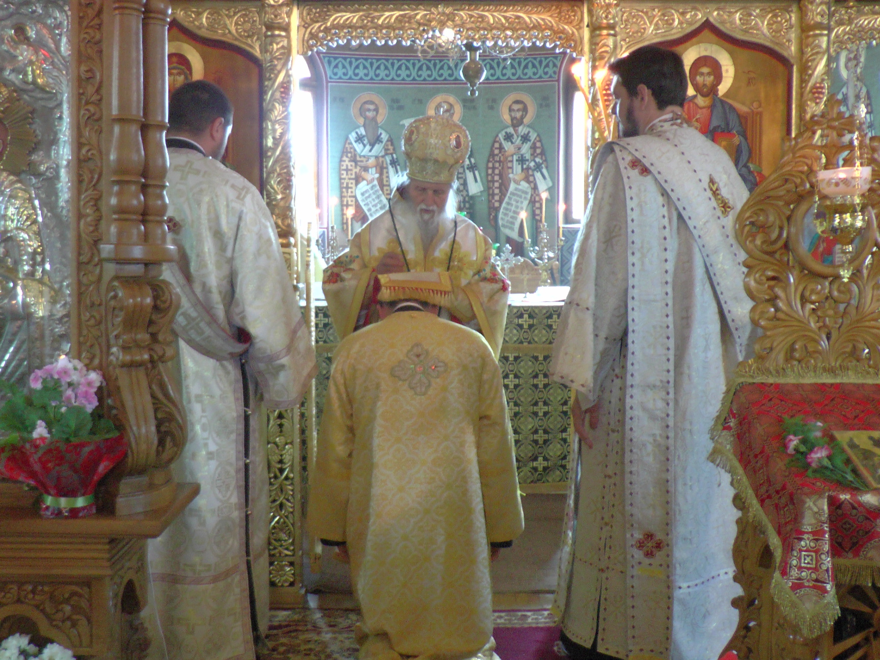 Floriile, sărbătorite la Mănăstirea Buciumeni prin Liturghie arhierească Floriile, sărbătorite la Mănăstirea Buciumeni prin Liturghie arhierească