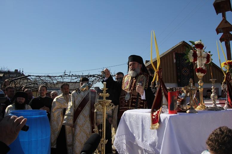 „Sfânta Cruce este semnul identităţii noastre“