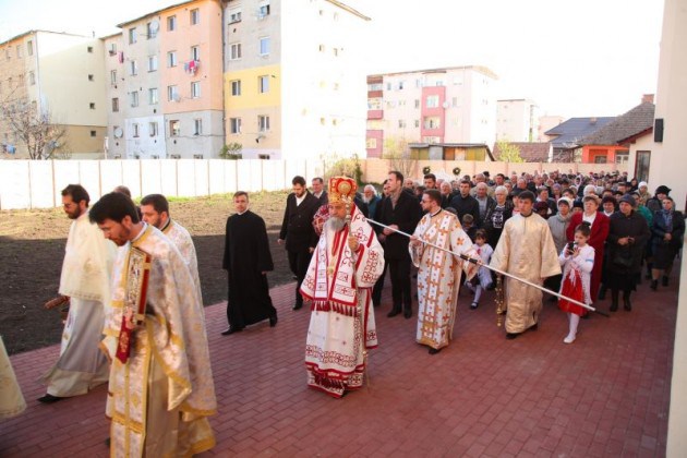 Mitropolitul Ardealului a sfinţit Biserica „Sfânta Treime” din Cisnădie, Sibiu