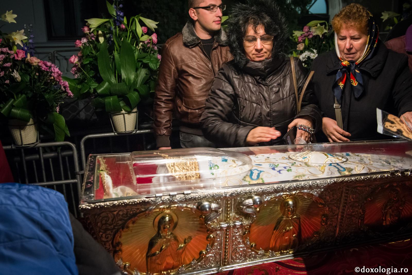 „Nu mai plânge, că de acum te faci sănătoasă!&quot;