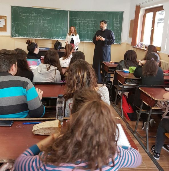 Cateheză și rugăciune, la Liceul Teoretic „Ion Mihalache” din Topoloveni
