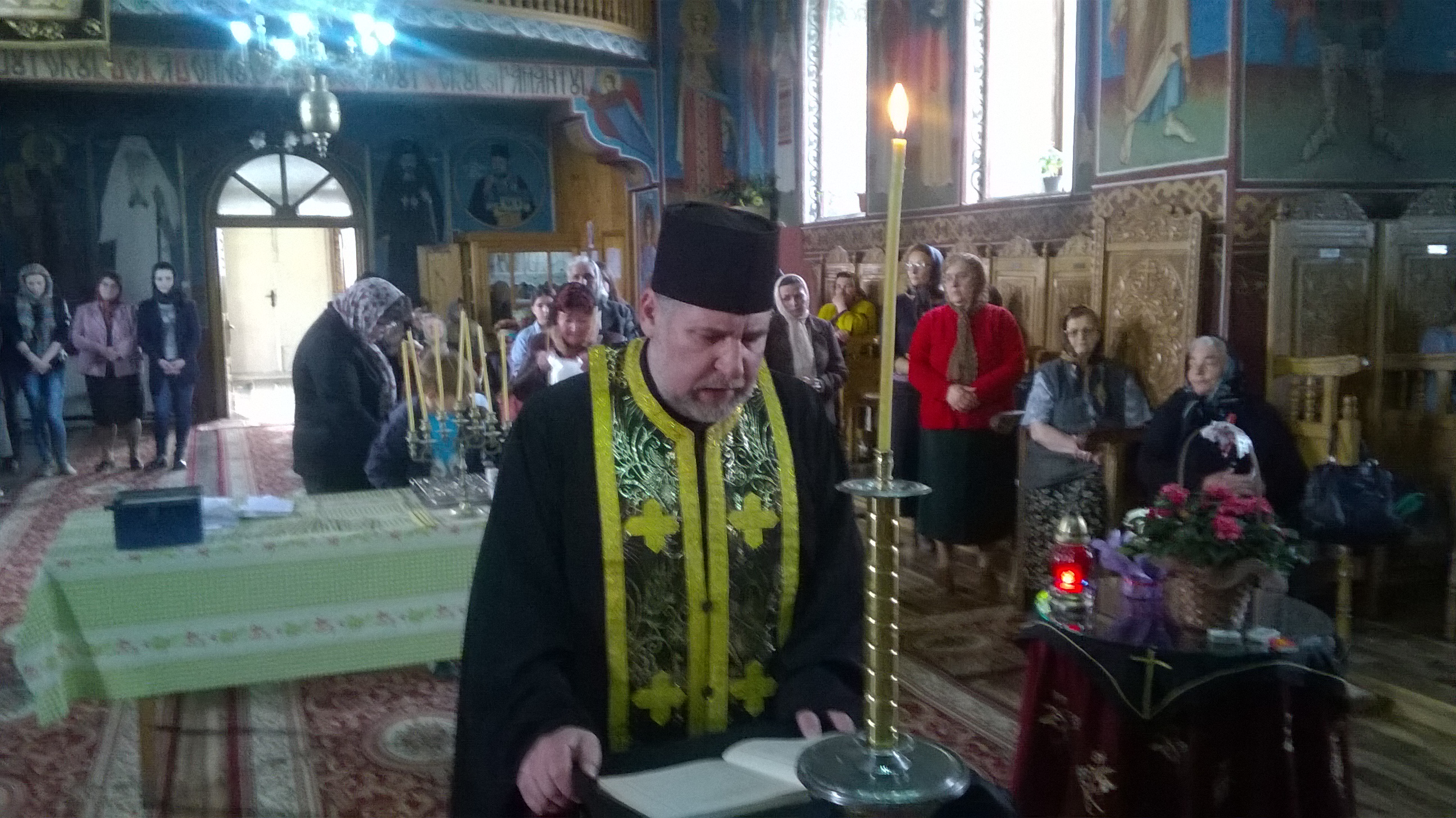 Momente emoţionante în Biserica „Sfântul Gheorghe“ din satul Topile