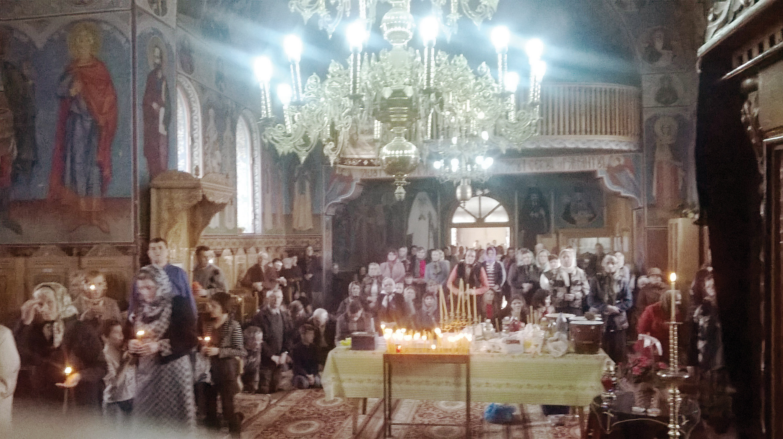 Momente emoţionante în Biserica „Sfântul Gheorghe“ din satul Topile