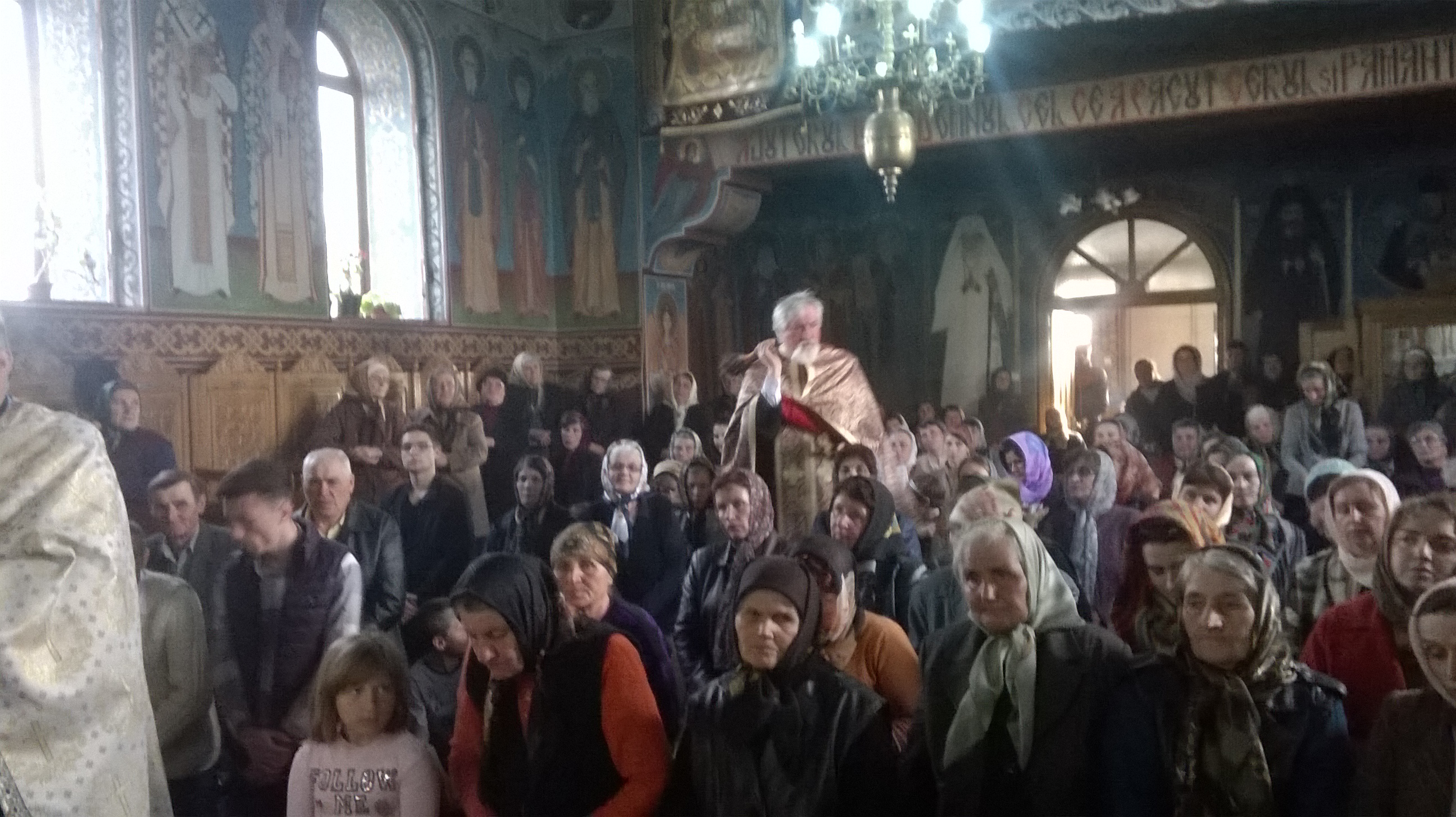 Momente emoţionante în Biserica „Sfântul Gheorghe“ din satul Topile