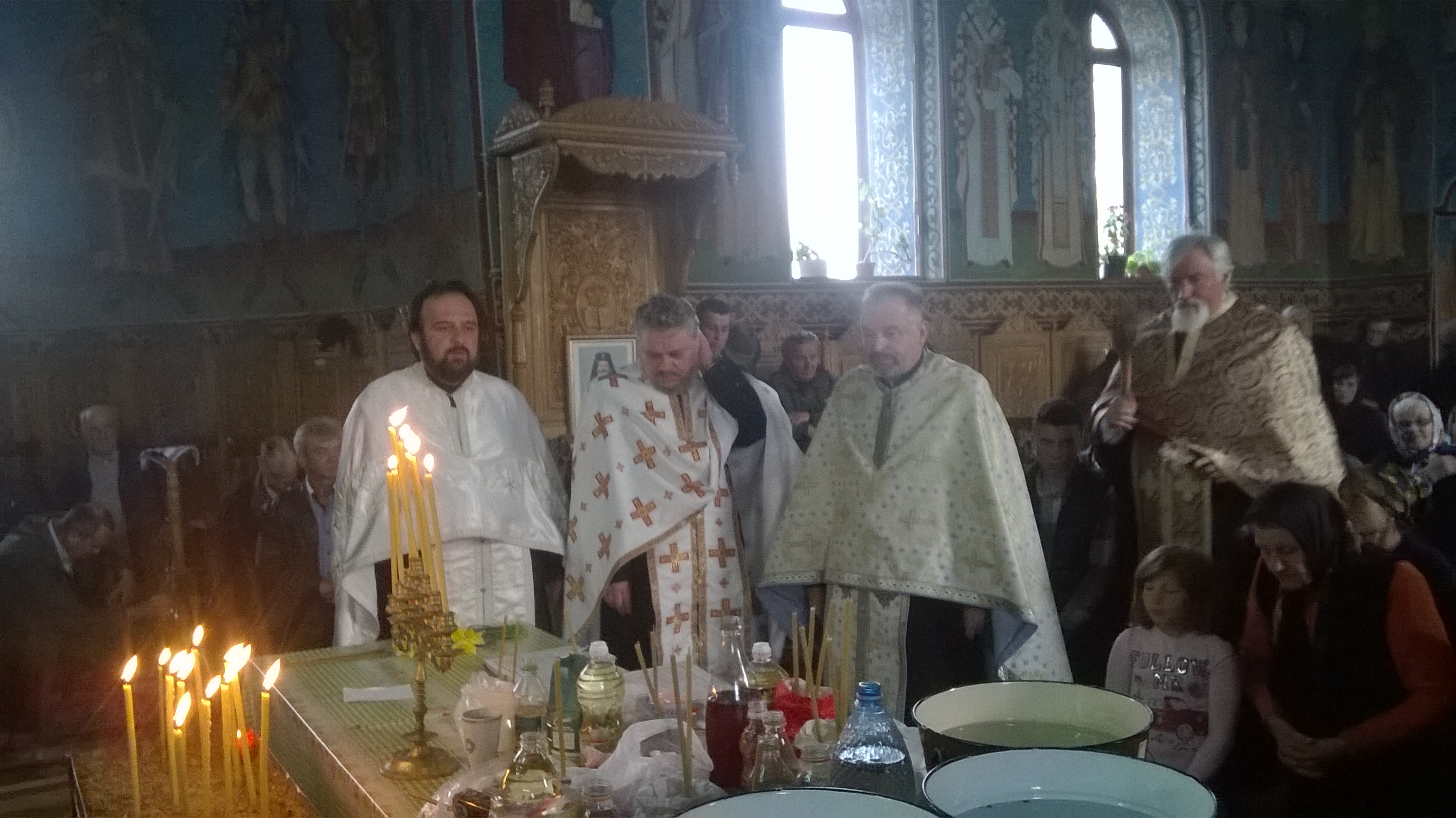 Momente emoţionante în Biserica „Sfântul Gheorghe“ din satul Topile