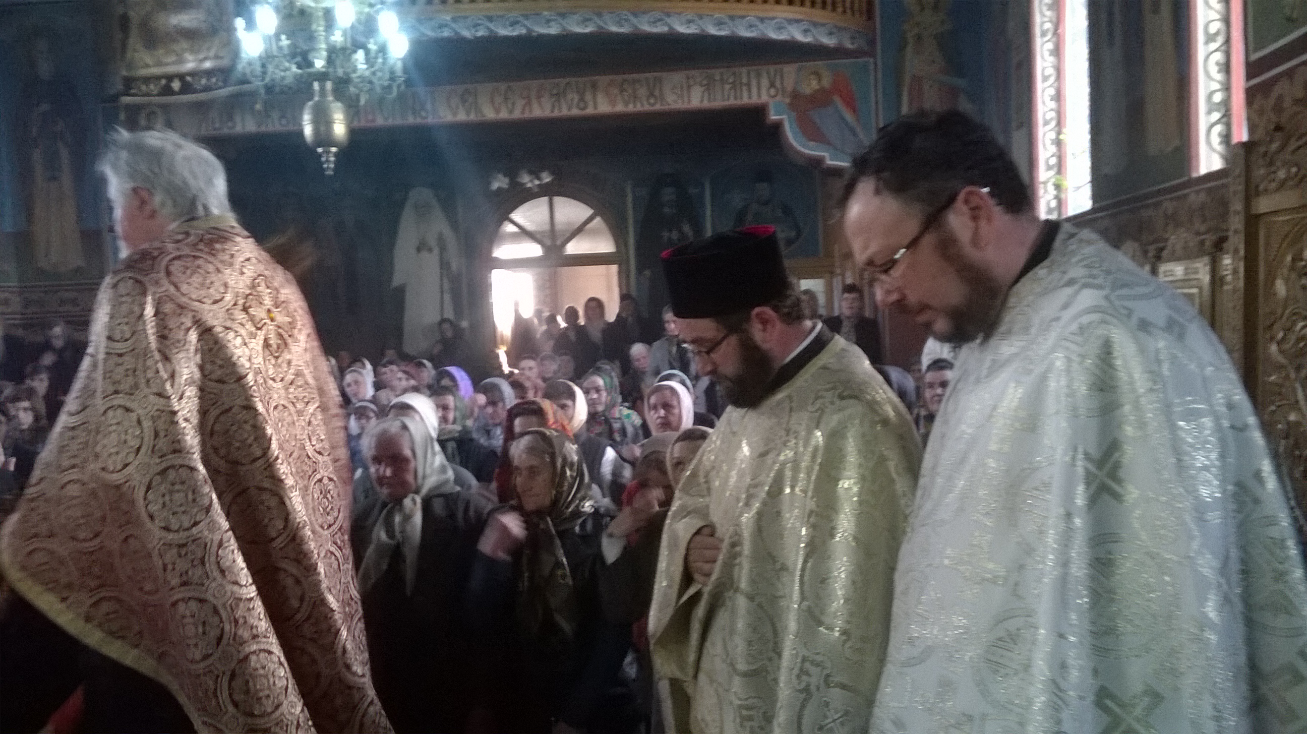 Momente emoţionante în Biserica „Sfântul Gheorghe“ din satul Topile