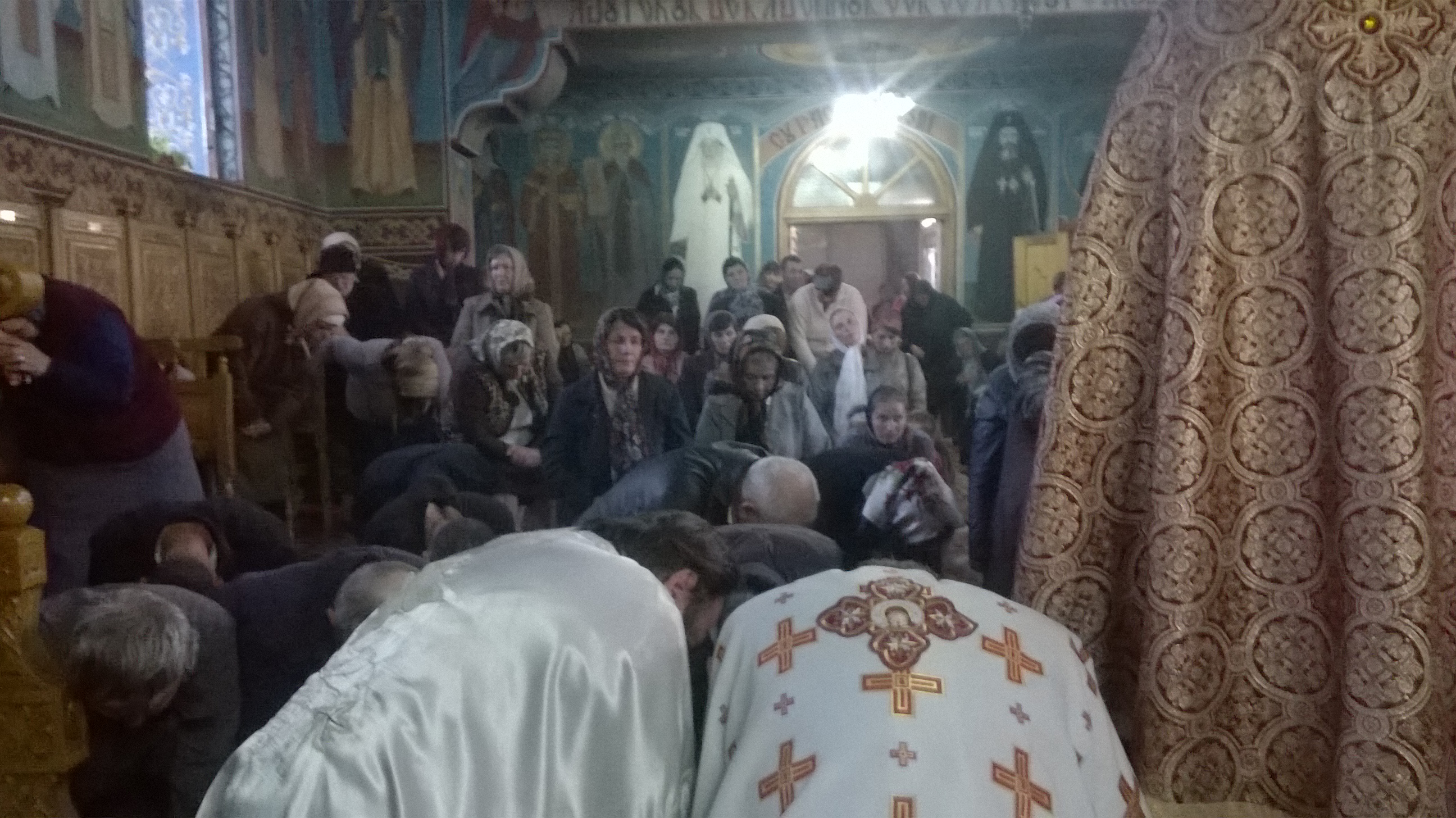 Momente emoţionante în Biserica „Sfântul Gheorghe“ din satul Topile