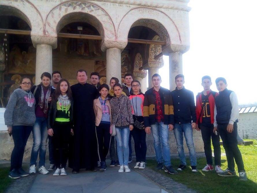 Pelerinaj gratuit pentru 15 tineri din Parohia Ionești, judeţul Dâmboviţa