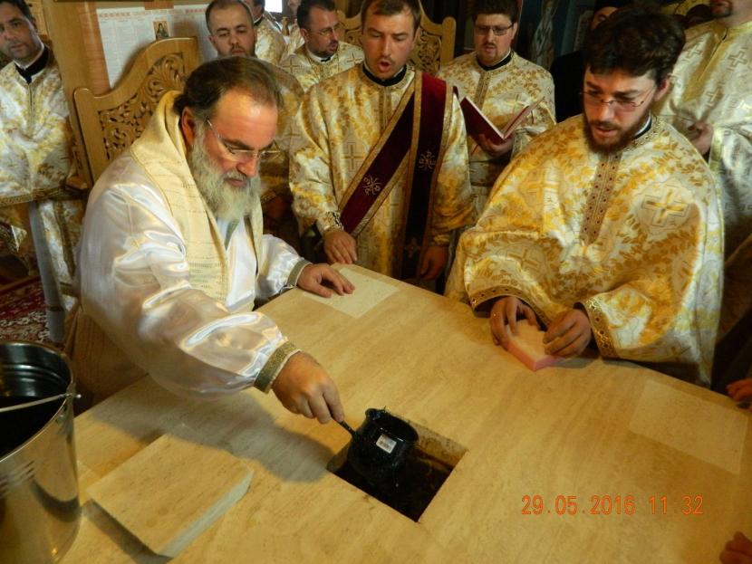 IPS Ioachim a sfinţit biserica Parohiei Mândrișca Porţi spre ceruri în Mitropolia Moldovei şi Bucovinei