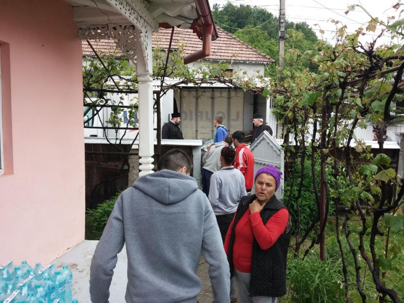 Biserica, în sprijinul familiilor sinistrate din judeţul Bacău Biserica, în sprijinul familiilor sinistrate din judeţul Bacău