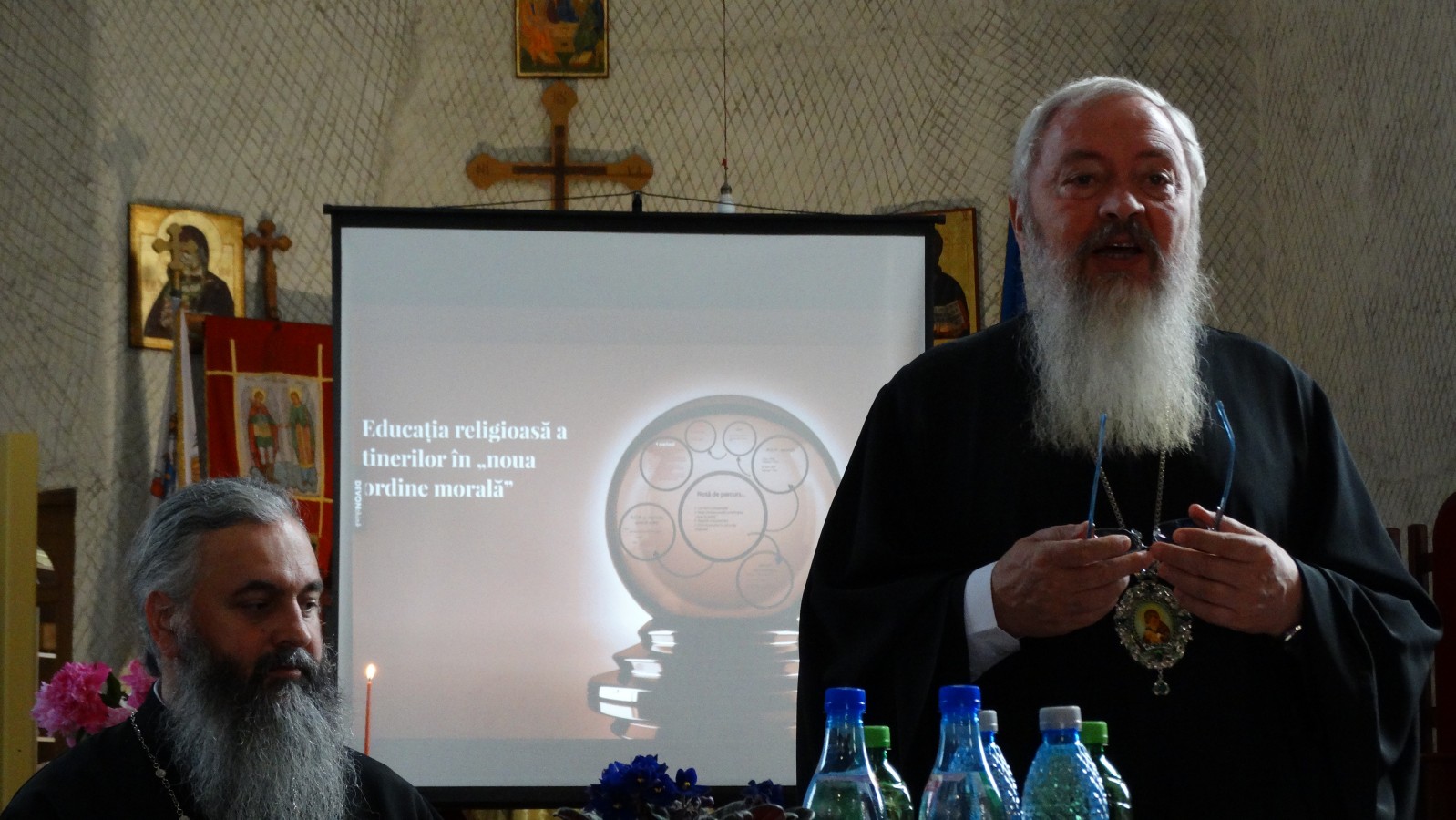 Înaltpreasfințitul Andrei: „Stabiliți cu tinerii din parohii o puternică și sinceră legătură personală!” Înaltpreasfințitul Andrei: „Stabiliți cu tinerii din parohii o puternică și sinceră legătură personală!”