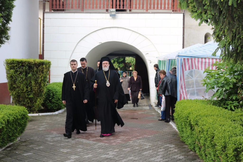 Slujbă arhierească de Duminica Tomii, la Mănăstirea Slobozia