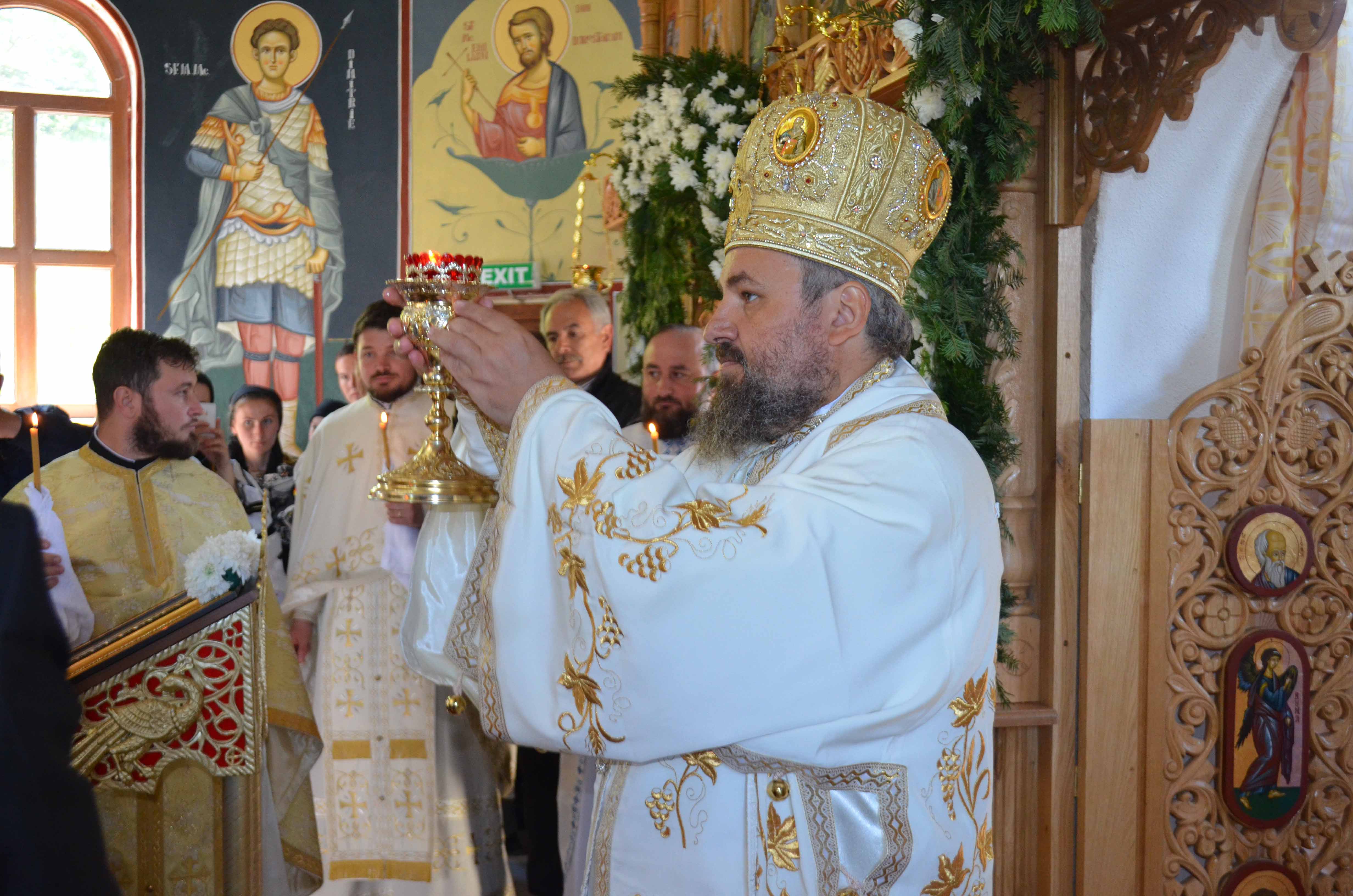 Sfințirea bisericii „Adormirea Maicii Domnului” și „Sfinții Împărați Constantin și Elena” din parohia Ponor