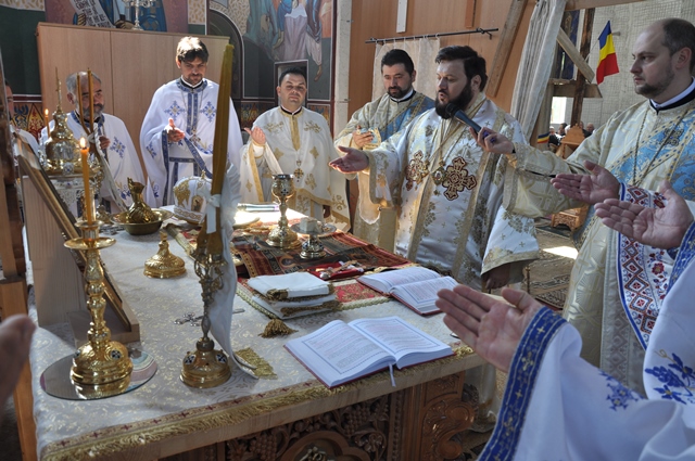 Episcopul Sălajului, în parohia Recea Mare de sărbătoarea Sfinților Împărați Constantin și Elena