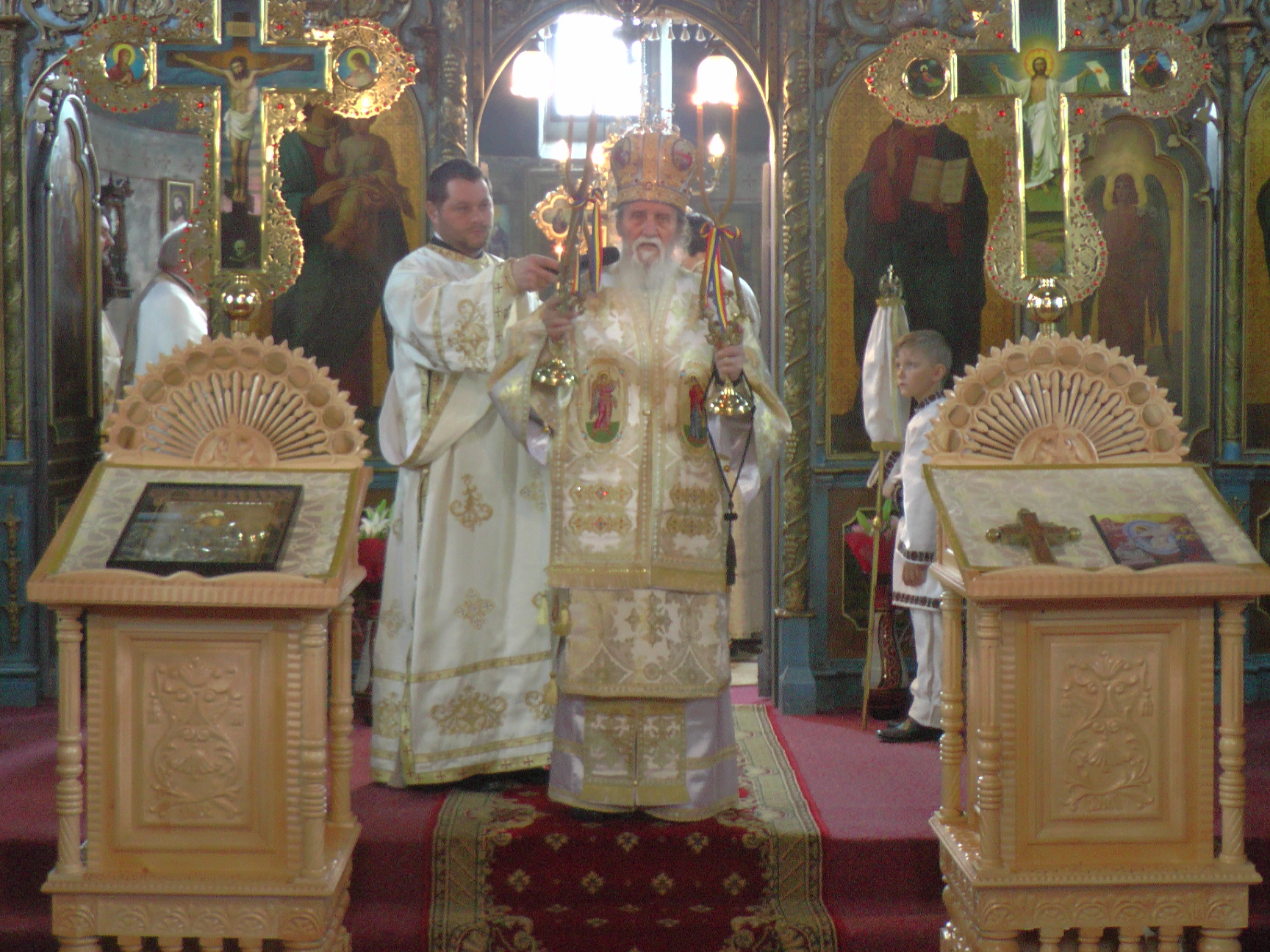 115 ani de la sfinţirea bisericii din Pojorâta, sărbătoriţi prin Liturghie arhierească