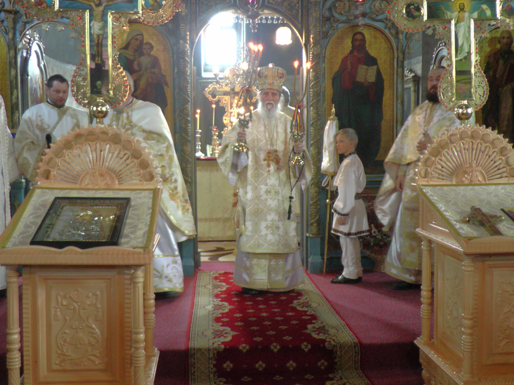 115 ani de la sfinţirea bisericii din Pojorâta, sărbătoriţi prin Liturghie arhierească