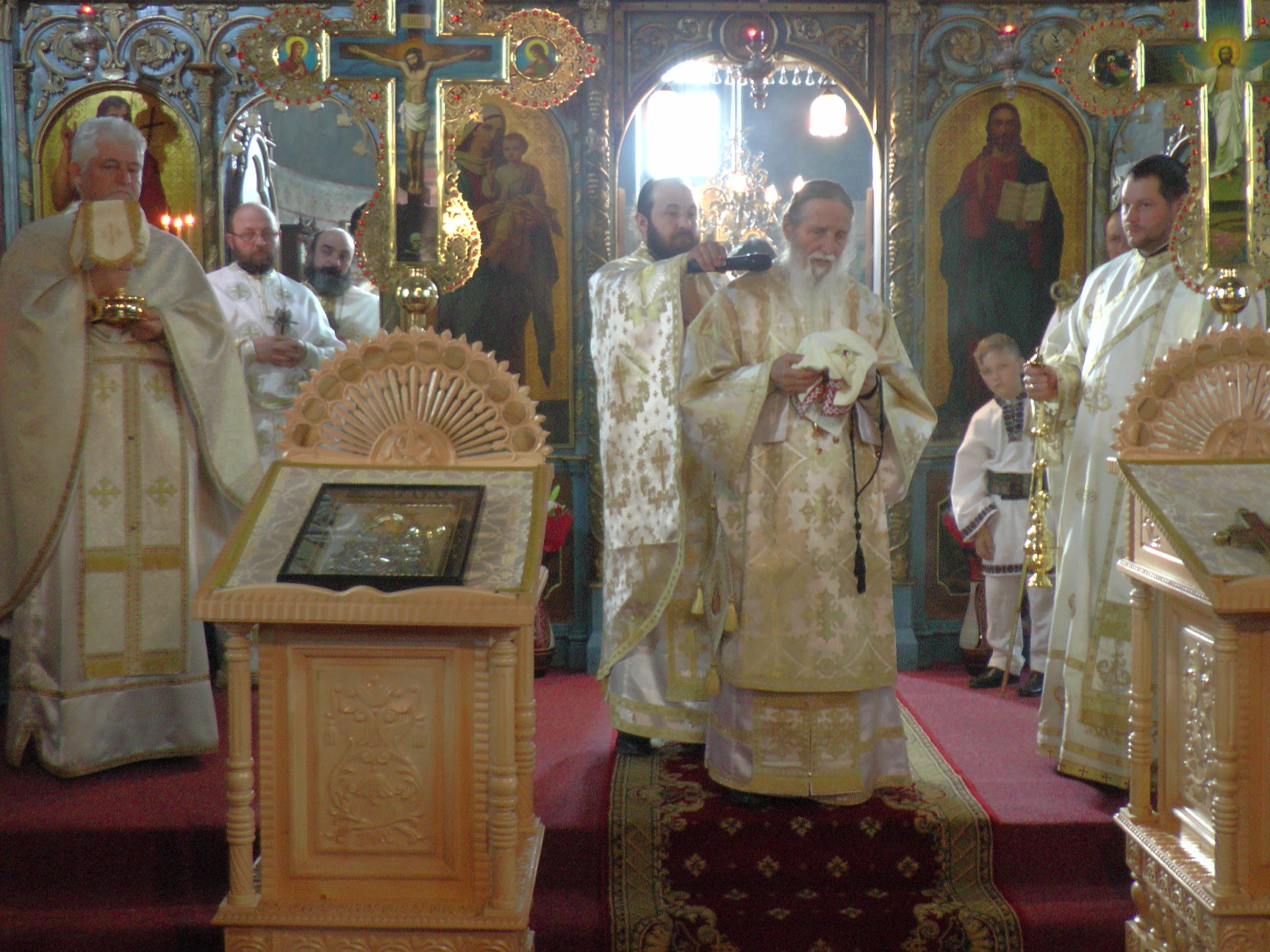 115 ani de la sfinţirea bisericii din Pojorâta, sărbătoriţi prin Liturghie arhierească