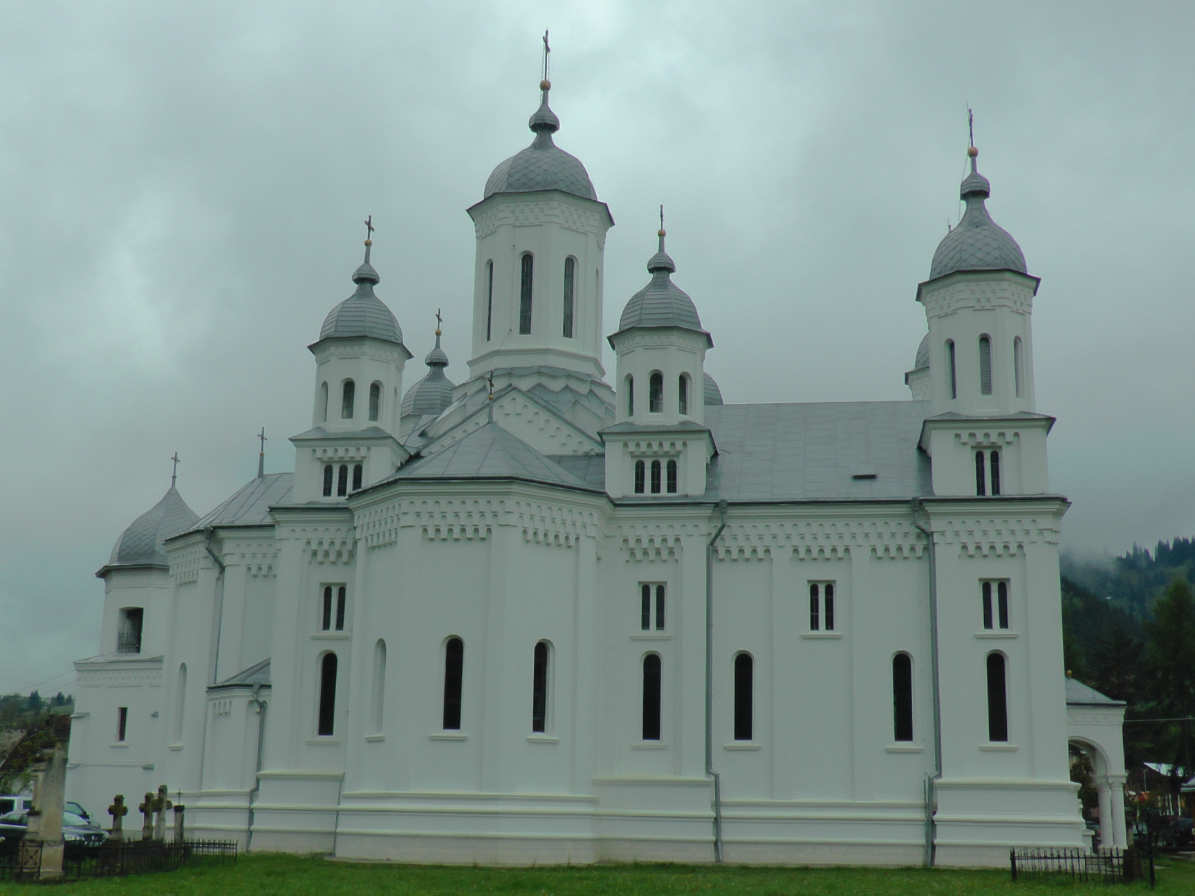 115 ani de la sfinţirea bisericii din Pojorâta, sărbătoriţi prin Liturghie arhierească