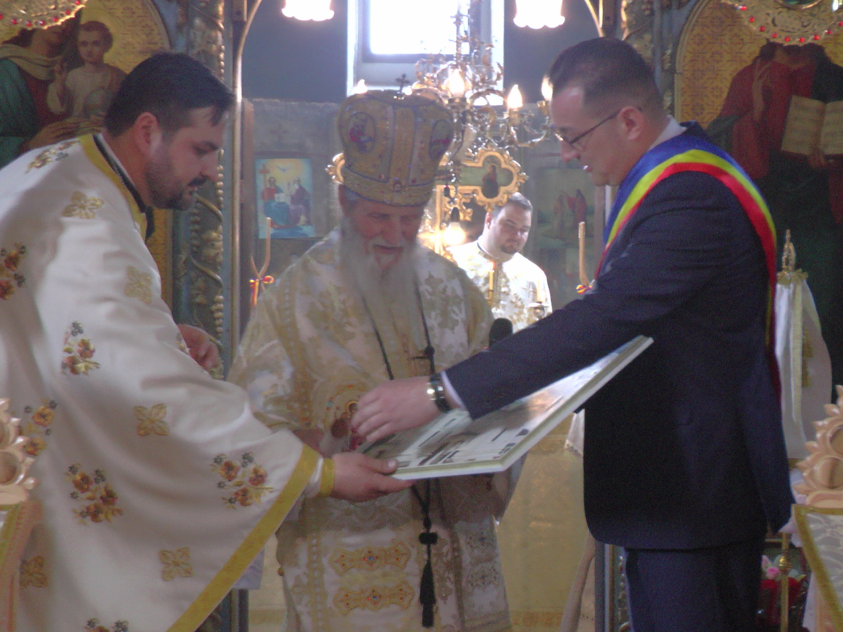 115 ani de la sfinţirea bisericii din Pojorâta, sărbătoriţi prin Liturghie arhierească