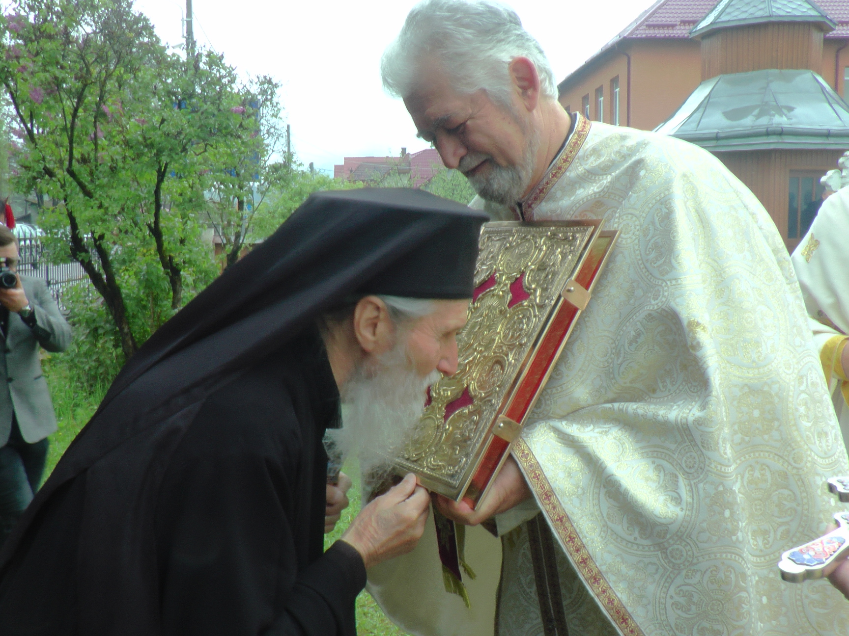 115 ani de la sfinţirea bisericii din Pojorâta, sărbătoriţi prin Liturghie arhierească