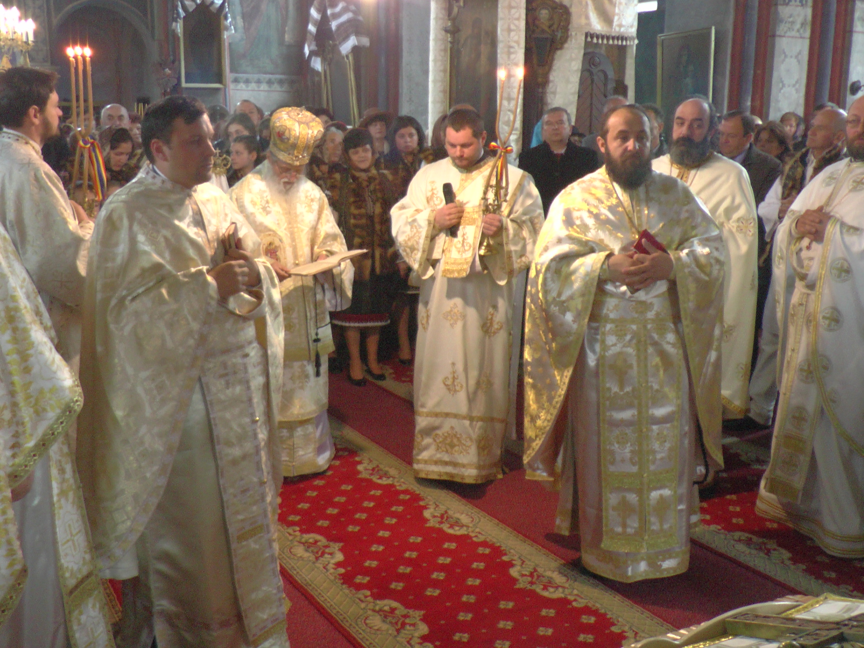 115 ani de la sfinţirea bisericii din Pojorâta, sărbătoriţi prin Liturghie arhierească