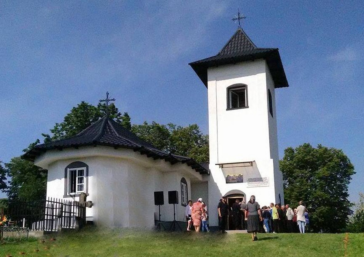 Biserica din cimitirul Parohiei “Sfântul Ierarh Nicolae” - Leorda Biserici resfinţite în Mitropolia Moldovei şi Bucovinei (GALERIE FOTO)
