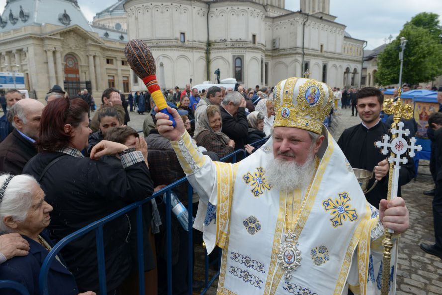 Preasfinţitul Varlaam Ploieșteanul: „Sfinţirea apei aduce în viaţa noastră lumină, sănătate şi ajutor de la Dumnezeu”