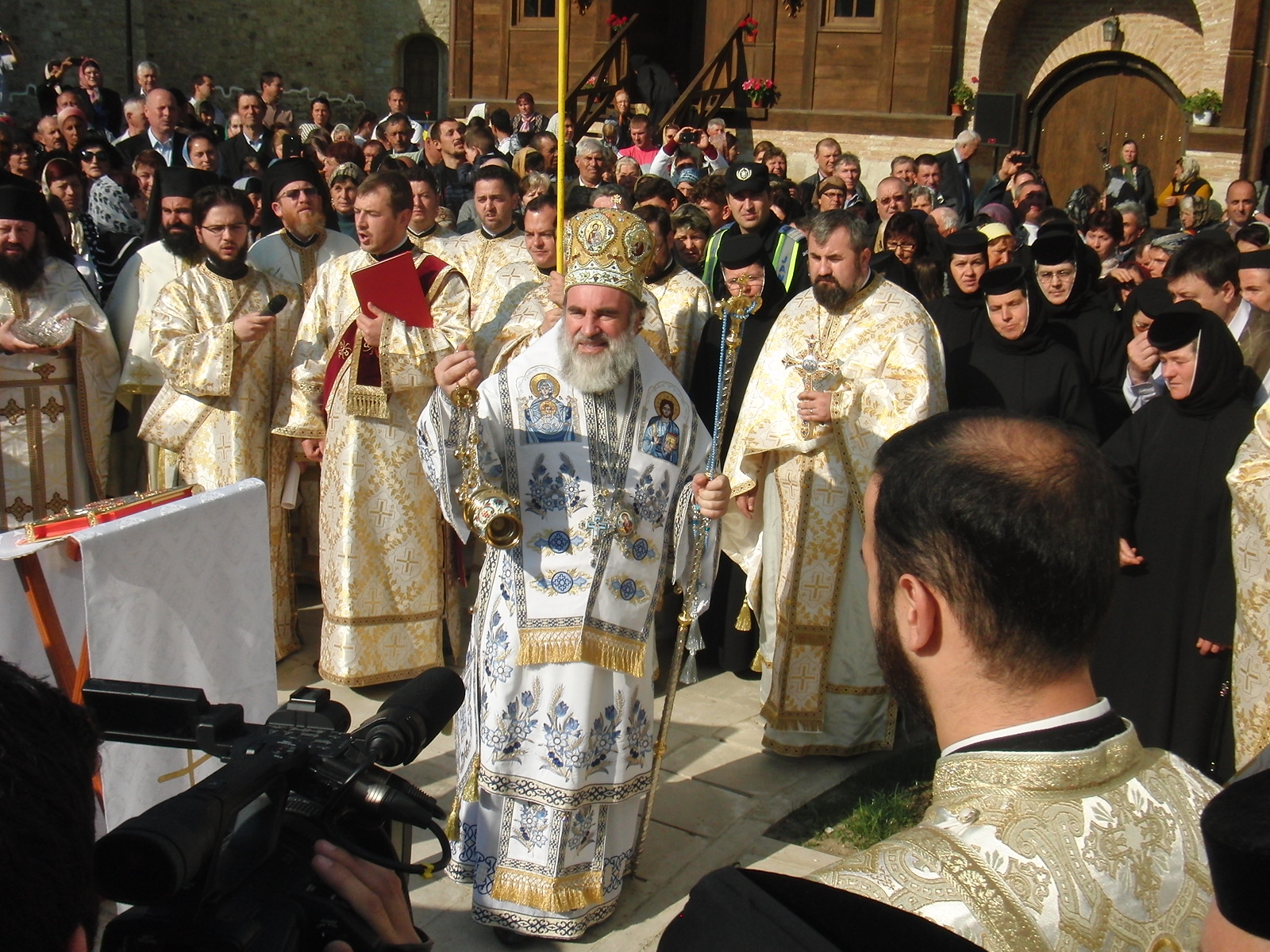 Biserica Mănăstirii Răchitoasa a fost resfinţită de doi ierarhi Biserici resfinţite în Mitropolia Moldovei şi Bucovinei (GALERIE FOTO)