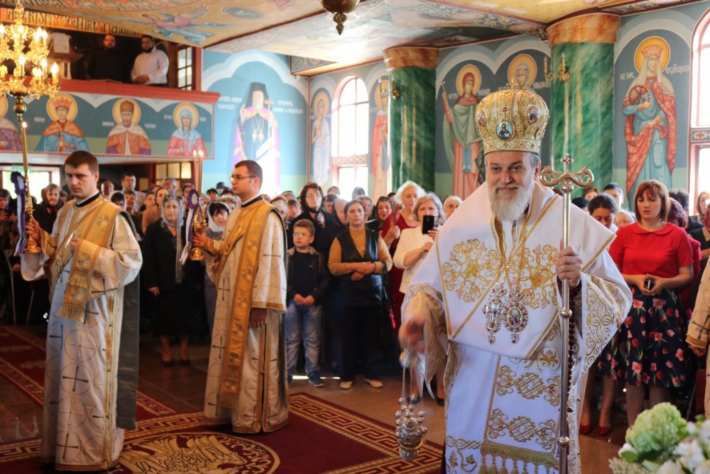 Preasfințitul Părinte Vincențiu a sfinţit pictura bisericii „Sfântul Ierarh Nifon” din Călărași