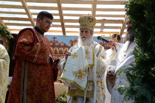 Biserica din cătunul Hrobi, judeţul Suceava a fost sfinţită de IPS Pimen Porţi spre ceruri în Mitropolia Moldovei şi Bucovinei