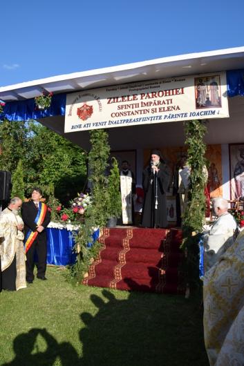 Biserica ”Sfinții Împărați Constantin și Elena” din Roman, resfinţită în ajunul hramului Biserici resfinţite în Mitropolia Moldovei şi Bucovinei (GALERIE FOTO)