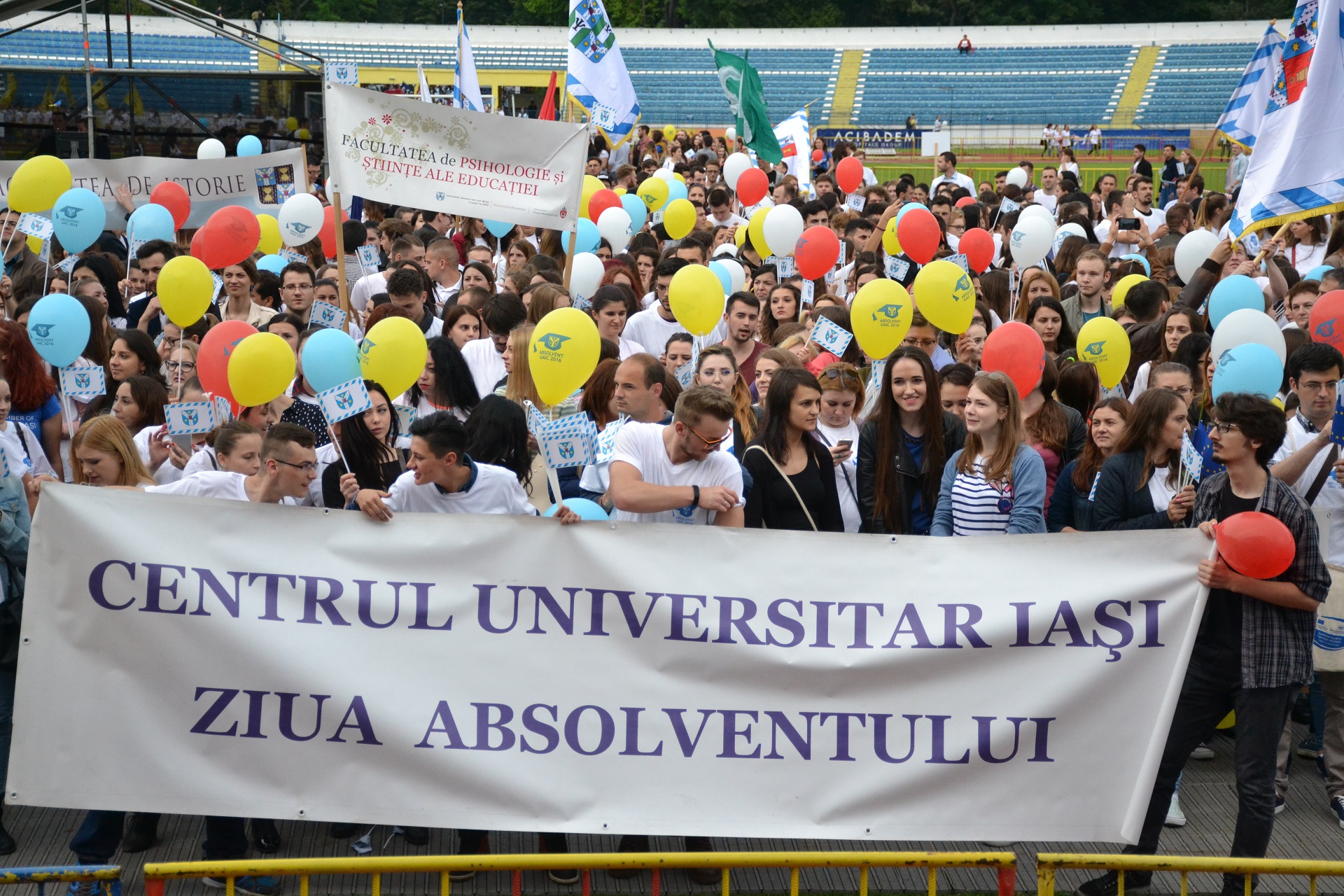 O rugăciune a unit un stadion – Marşul Absolvenţilor la Iaşi