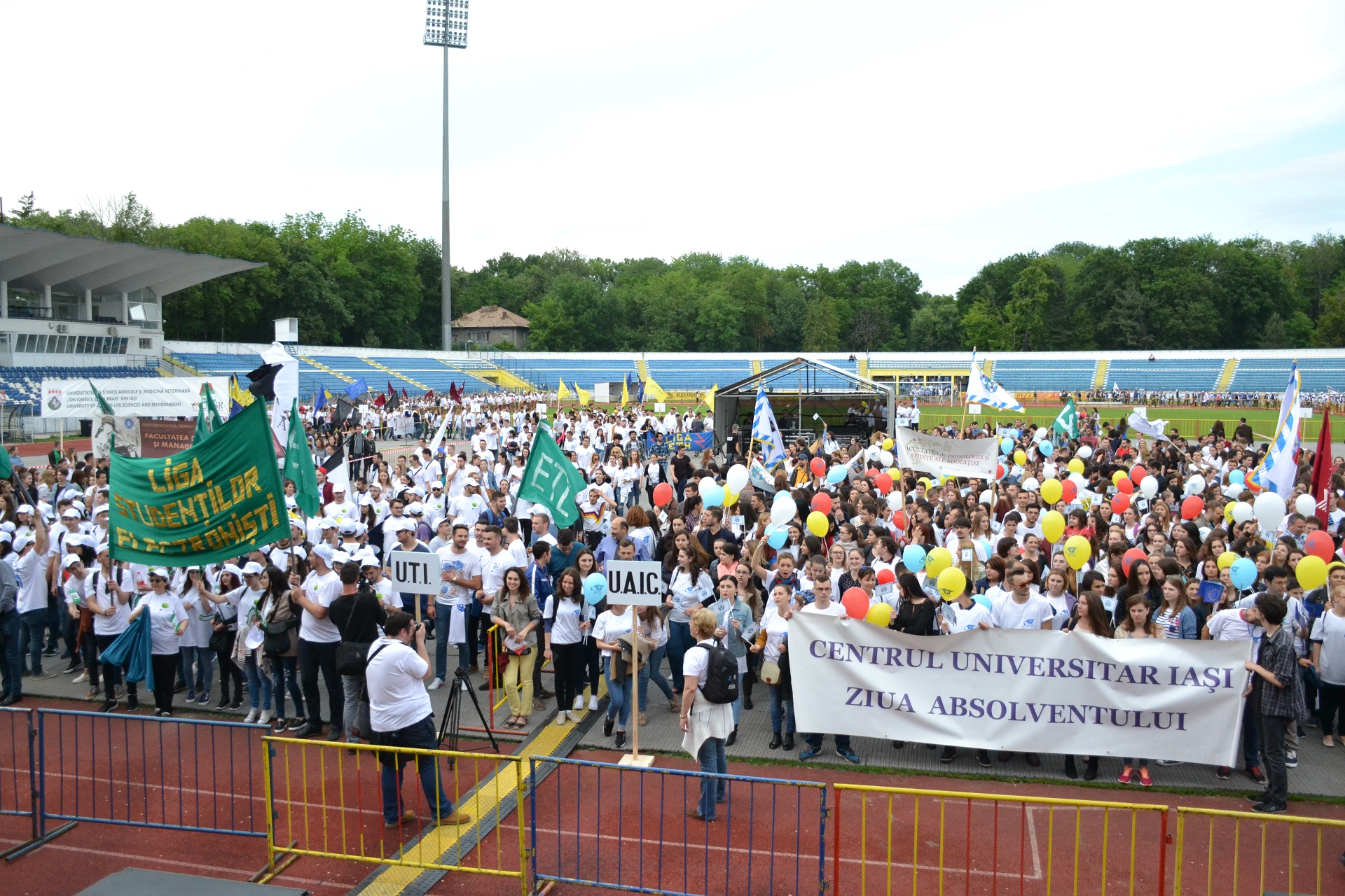 O rugăciune a unit un stadion – Marşul Absolvenţilor la Iaşi O rugăciune a unit un stadion – Marşul Absolvenţilor la Iaşi