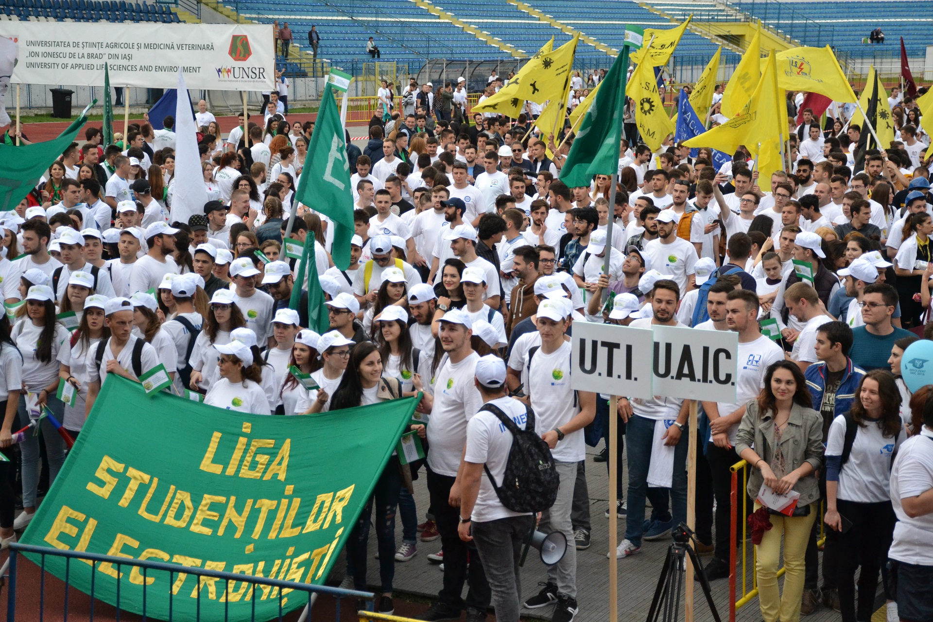 O rugăciune a unit un stadion – Marşul Absolvenţilor la Iaşi O rugăciune a unit un stadion – Marşul Absolvenţilor la Iaşi