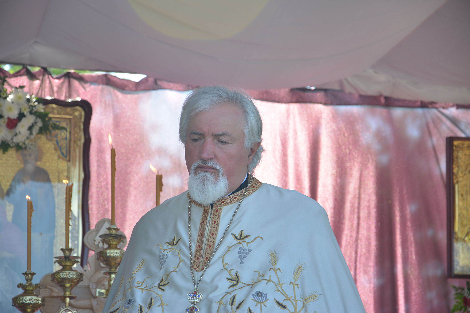 Porţi spre ceruri în Mitropolia Moldovei şi Bucovinei Porţi spre ceruri în Mitropolia Moldovei şi Bucovinei